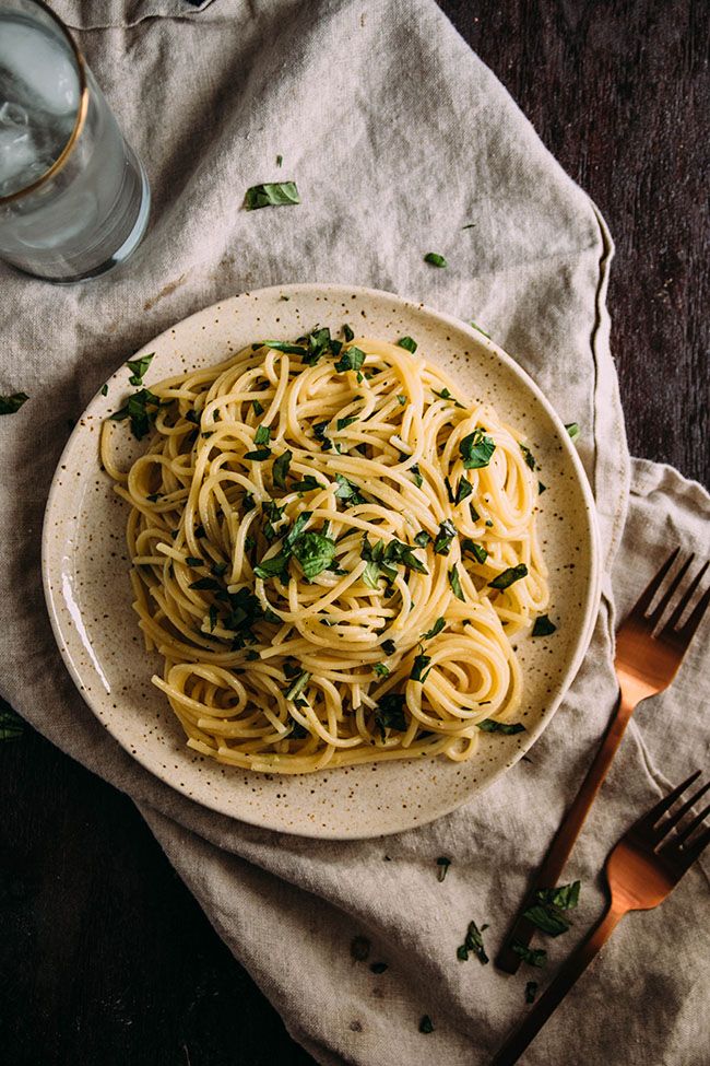 Hvidløgs-urtepasta